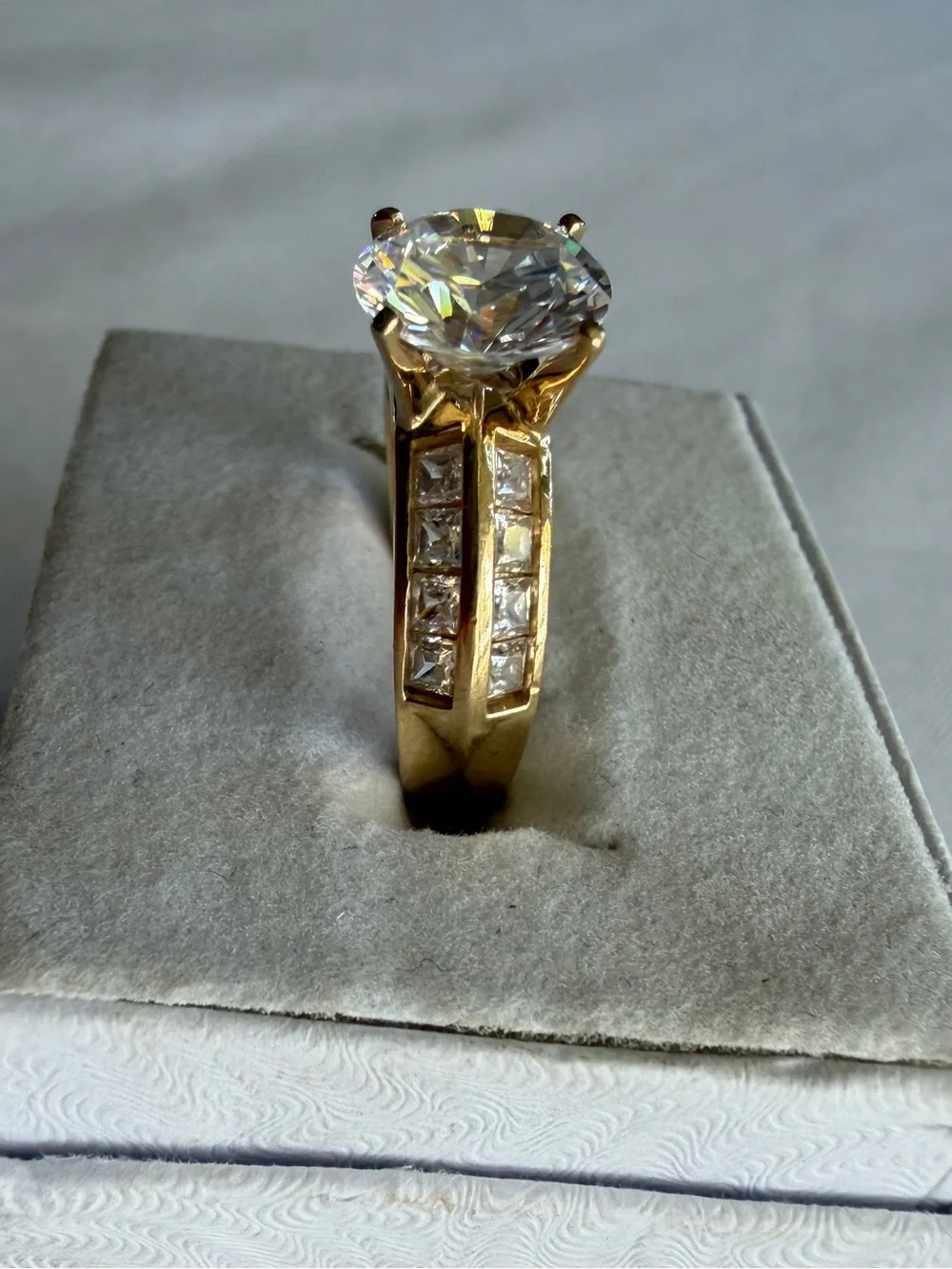 14 k Gold Round-Cut Cubic Zirconia Ring with Side Accent Stones